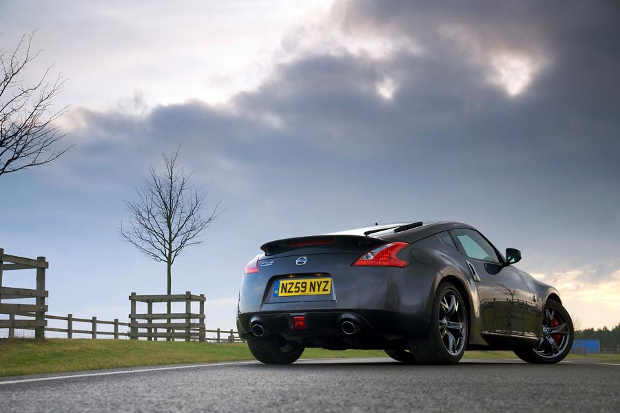  Nissan 370Z Black Edition 2010 года  (UK) (фото 5 из 11)